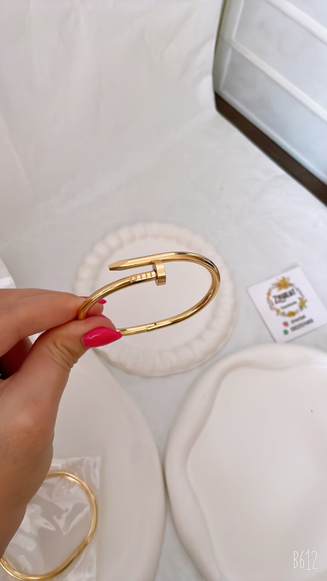 لیست بنگل زنانه میخی کارتیر نگین دار قیمت ارزان