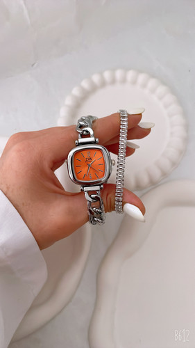 خرید و قیمت ساعت دخترانه نارنجی مناسب استایل زمستان