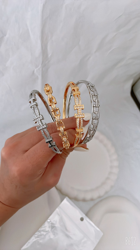 لیست قیمت بنگل و دستبند زنانه مشابه طلا