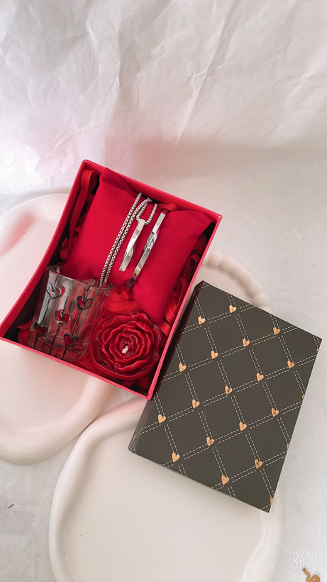 خرید انلاین کادو مردانه ترند ولنتاین ۲۰۲۶