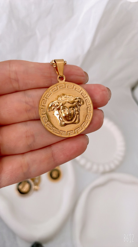 لیست قیمت گردنبند ورساچه طلا شیراز ارسال فوری